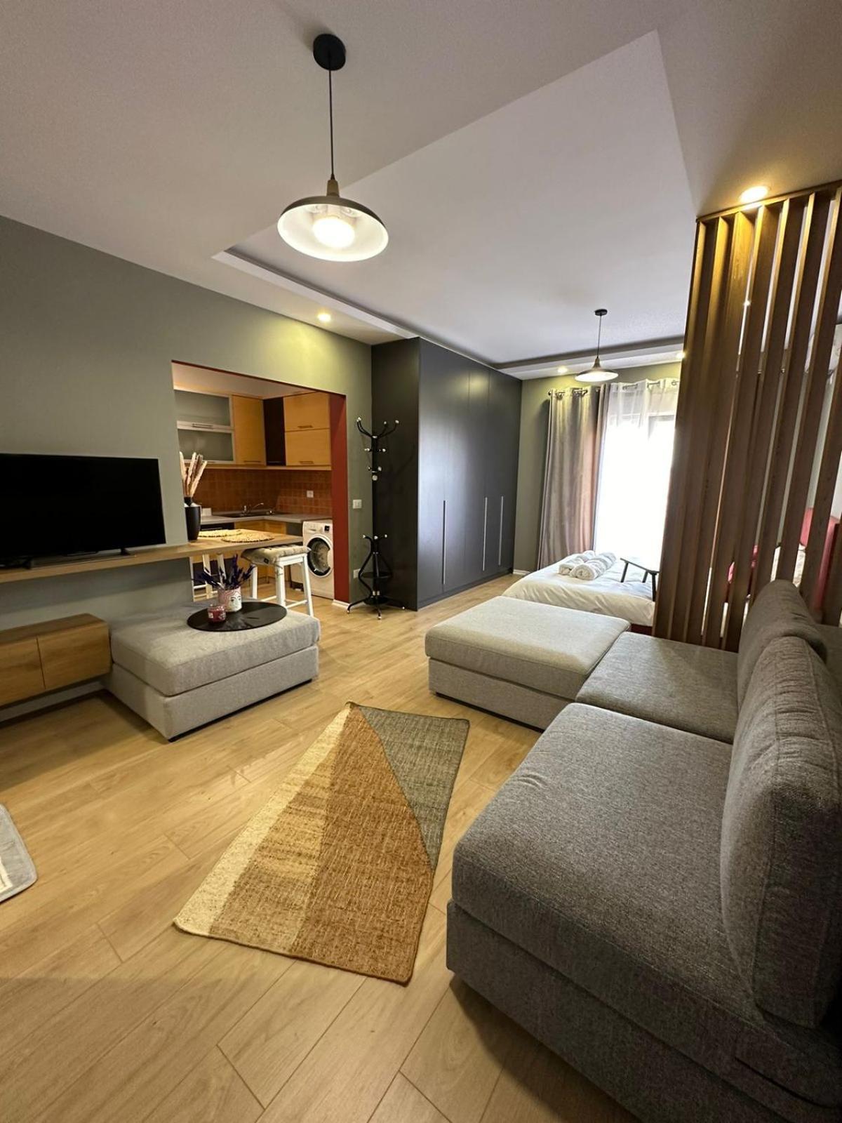 Urban Charm Studio With Balcony Tirana Exterior photo
