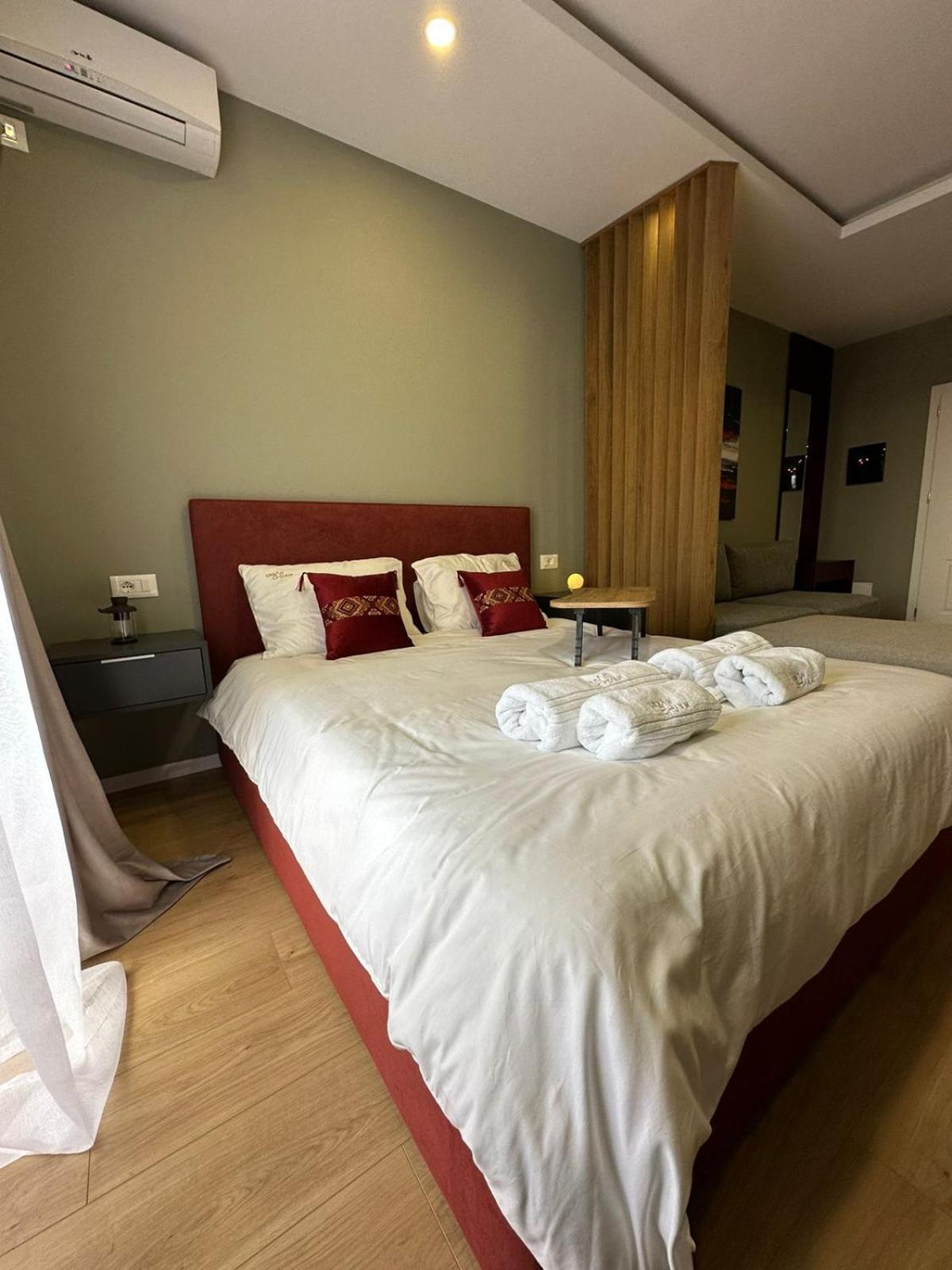 Urban Charm Studio With Balcony Tirana Exterior photo